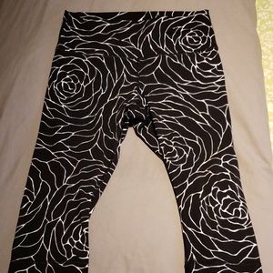 Lululemon rose print capris